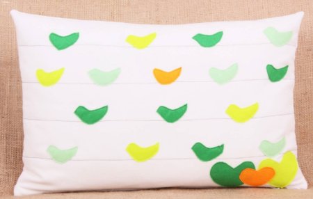 Yastıkminder Koton Polyester Beyaz Yeşil kuşlar Keçe Aplike Dekoratif Yastık resmi