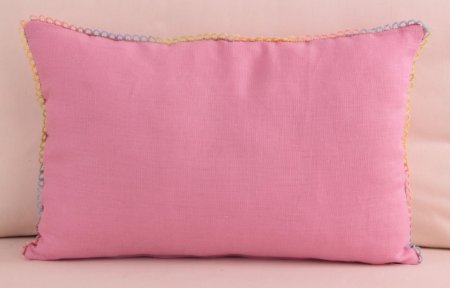 Keten Pembe Oyalı Dekoratif Yastık Kılıfı resmi