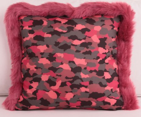 Koton Polyester Kamuflaj İmitasyon Pembe Kürk Çerçeveli Yastık Kırlent  Kılıfı resmi