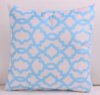 KADİFE ŞÖNİL TURKUAZMAVİ BEYAZ GEMETRİK DESEN BASKI DEKORATİF YASTIK  KILIFI resmi
