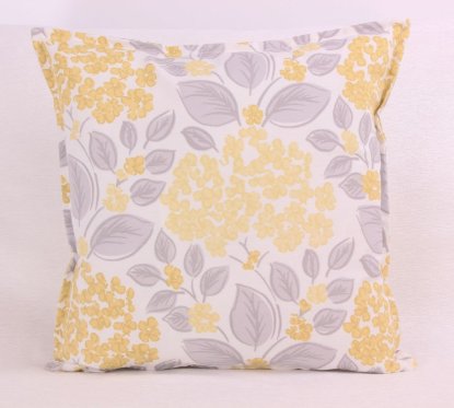 KOTON SARI ÇİÇEK DEMETİ GRİ YAPRAKLAR DEKORATİF YASTIKLAR KILIFI resmi
