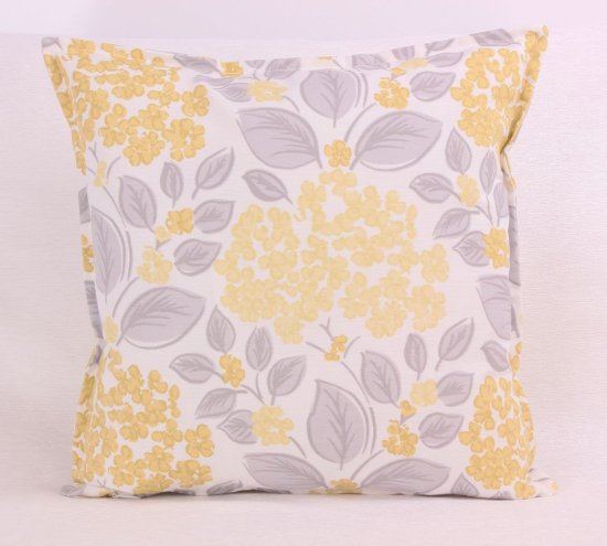 KOTON SARI ÇİÇEK DEMETİ GRİ YAPRAKLAR DEKORATİF YASTIKLAR KILIFI resmi