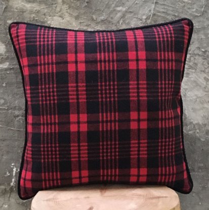 KOTON ŞARDONLU KIRMIZI SİYAH EKOSE DEKORATİF YASTIK KILIFI resmi