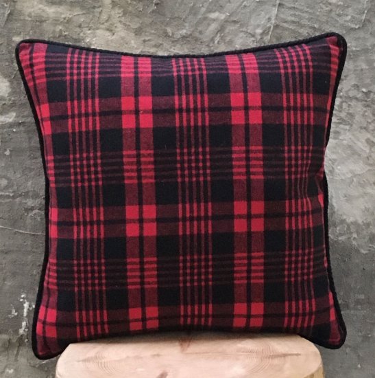 KOTON ŞARDONLU KIRMIZI SİYAH EKOSE DEKORATİF YASTIK KILIFI resmi